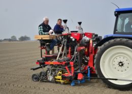 1 april 2014; Suikerbieten proefveld gezaaid